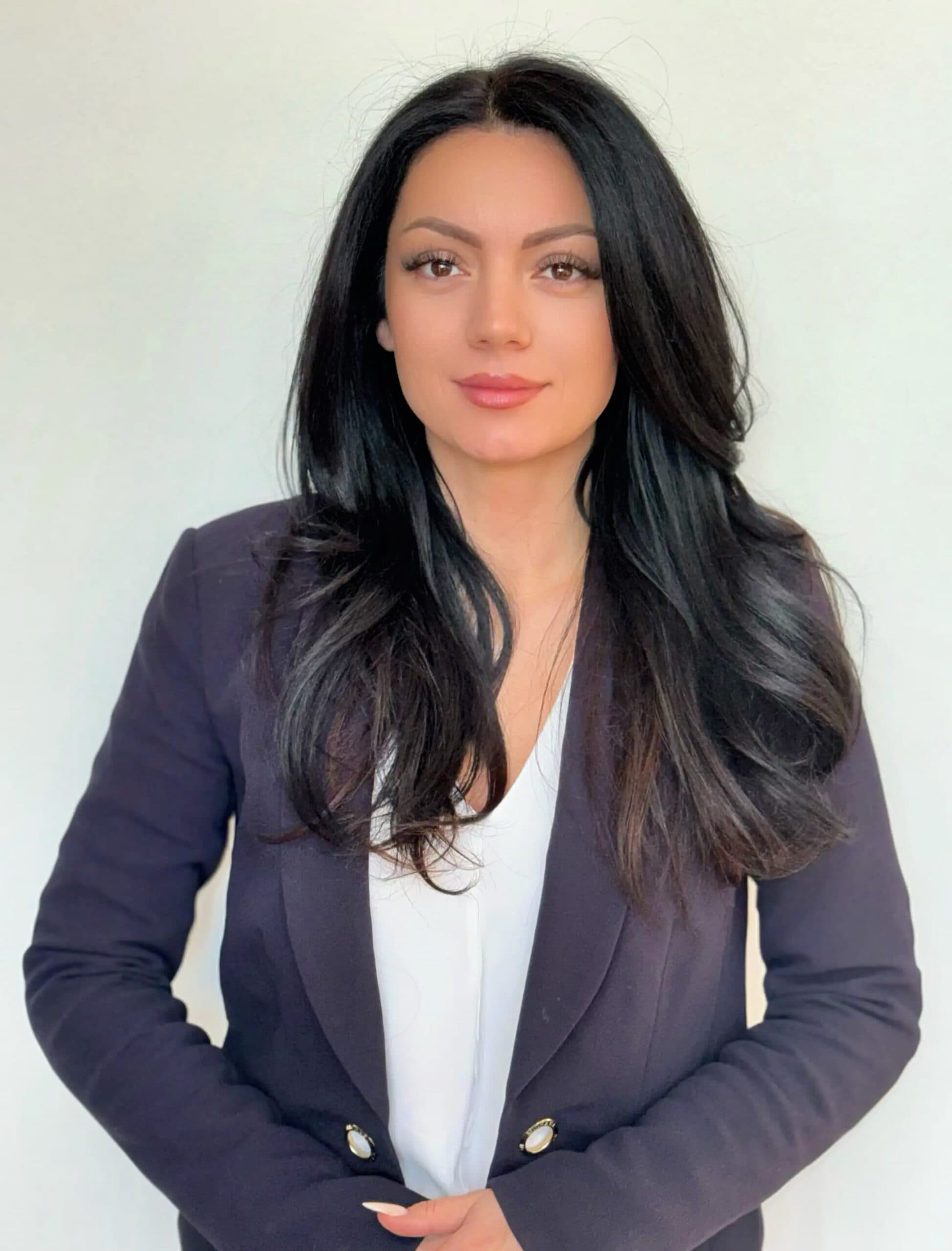 Roxana Ghinea, Asistentă la ROcomplet